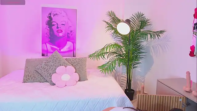 Snapshot of LUNAA___ chatting on 03-26-26, 03:34 LUNAA online show from 03-26-26, 03:34