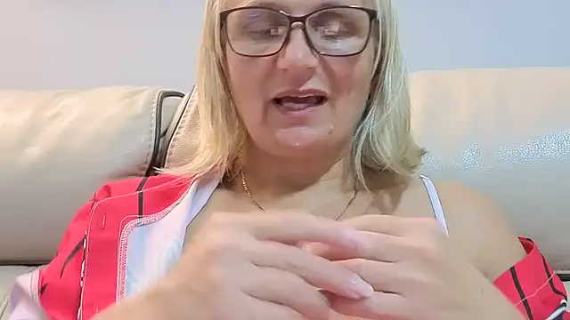 Snapshot of Velvet-Secrets chatting on 09-27-25, 09:09 Velvet-Secrets online show from 09-27-25, 09:09