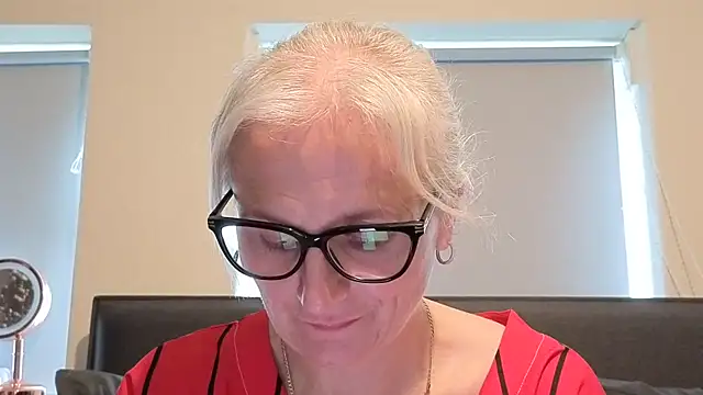 Snapshot of Velvet-Secrets chatting on 04-01-26, 09:21 Velvet-Secrets online show from 04-01-26, 09:21