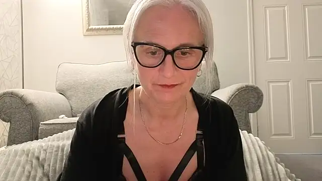 Snapshot of Velvet-Secrets chatting on 04-02-26, 09:45 Velvet-Secrets online show from 04-02-26, 09:45