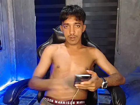 RowyCam online show from 12-21-25, 04:03