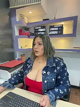 Snapshot of isabella_horney_ chatting on 05-19-26, 12:33 isabella horney online show from 05-19-26, 12:33