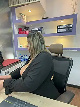 Snapshot of isabella_horney_ chatting on 07-15-26, 09:31 isabella horney online show from 07-15-26, 09:31