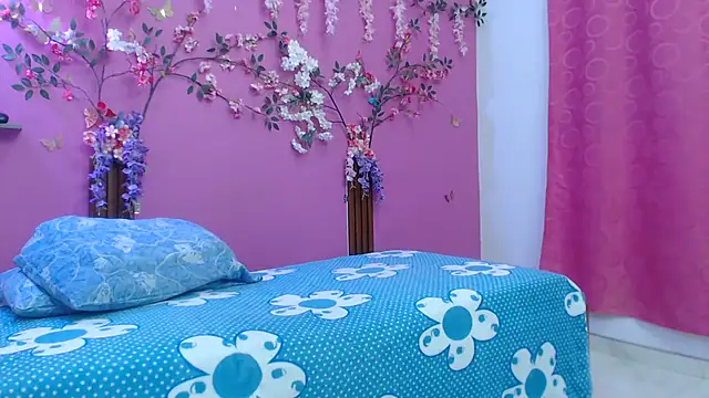 skinnybarbie022 online show from 02-10-26, 12:15