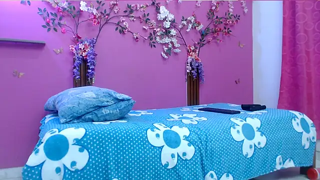 skinnybarbie022 online show from 03-09-26, 12:47