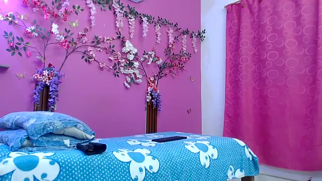 Snapshot of skinnybarbie022 chatting on 05-14-26, 12:34 skinnybarbie022 online show from 05-14-26, 12:34
