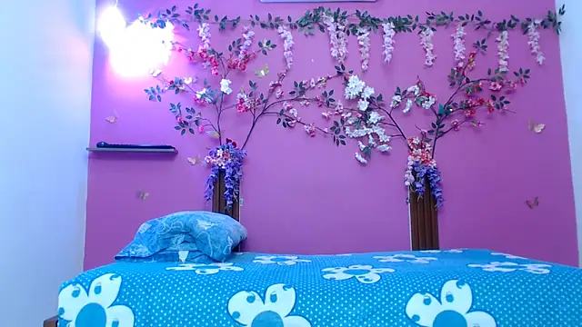 Snapshot of skinnybarbie022 chatting on 05-28-26, 12:52 skinnybarbie022 online show from 05-28-26, 12:52