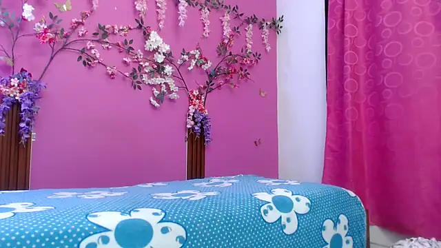 Snapshot of skinnybarbie022 chatting on 05-31-26, 12:19 skinnybarbie022 online show from 05-31-26, 12:19