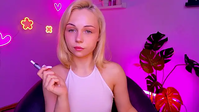 Snapshot of Charlotte_Colinss chatting on 03-09-26, 03:32 Charlotte Colinss online show from 03-09-26, 03:32