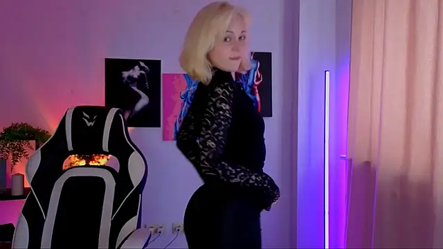 Snapshot of Charlotte_Colinss chatting on 04-20-26, 04:59 Charlotte Colinss online show from 04-20-26, 04:59
