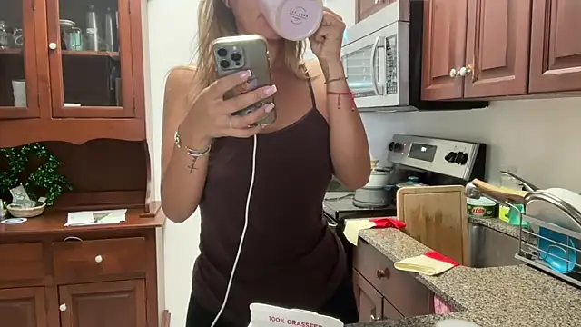 prettyykitty22 online show from 05-07-26, 01:05