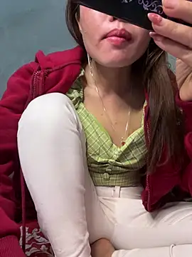 Snapshot of Sunny_lotus chatting on 12-23-25, 10:57 Sunny lotus online show from 12-23-25, 10:57