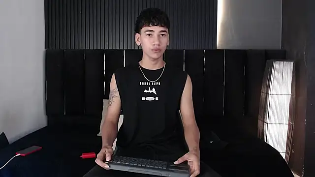Dominic ghost online show from 04-08-26, 01:16