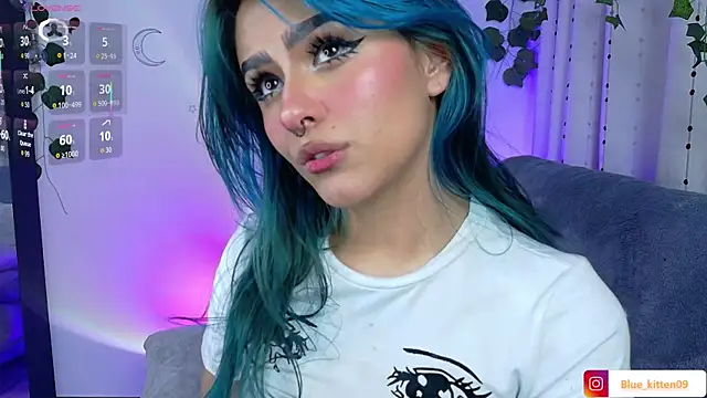 Snapshot of blue_kitten chatting on 05-26-26, 06:42 blue kitten online show from 05-26-26, 06:42