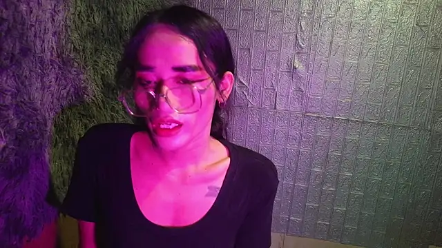Snapshot of Madylinebigcock69 chatting on 07-17-26, 03:24 Madylinebigcock69 online show from 07-17-26, 03:24