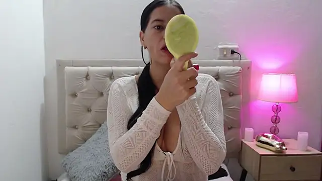 Snapshot of Taliana21 chatting on 05-12-26, 08:22 Taliana21 online show from 05-12-26, 08:22