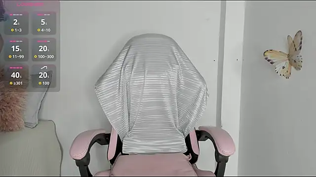 Snapshot of mari-ross chatting on 06-17-26, 02:14 mari-ross online show from 06-17-26, 02:14