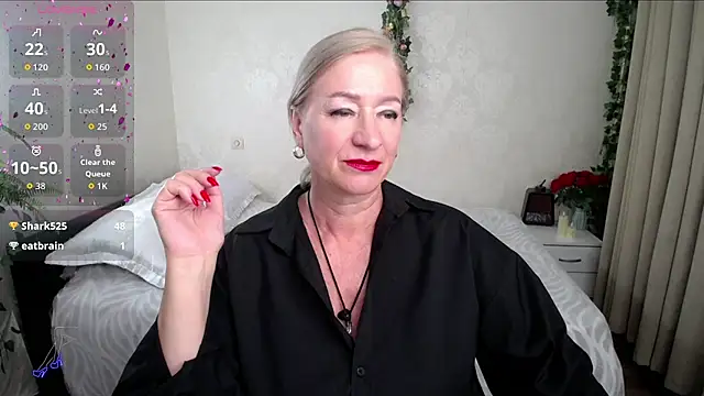 hunters woman online show from 07-06-26, 03:03