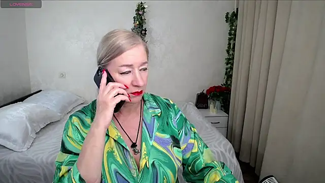 hunters woman online show from 07-12-26, 04:09