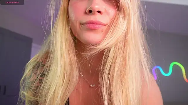 Snapshot of camkeymonkey chatting on 04-12-26, 04:12 camkeymonkey online show from 04-12-26, 04:12