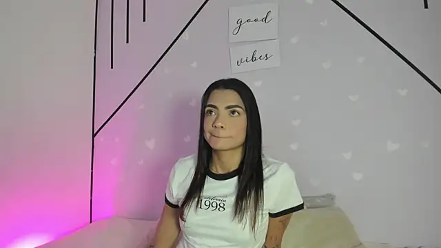 MiahCornell  online show from 04-01-26, 07:44