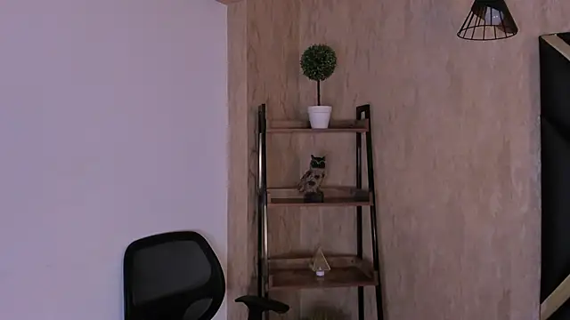 Snapshot of MeganHoffmaan chatting on 10-28-25, 07:38 MeganHoffmaan online show from 10-28-25, 07:38