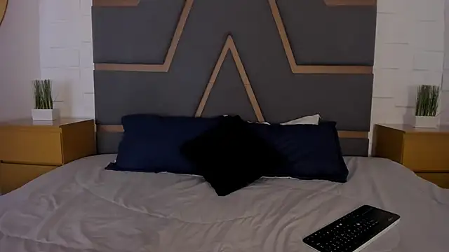 Snapshot of MeganHoffmaan chatting on 11-17-25, 03:34 MeganHoffmaan online show from 11-17-25, 03:34