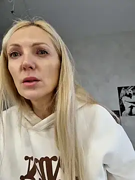 Snapshot of Monna chatting on 01-27-25, 12:05 Monna online show from 01-27-25, 12:05