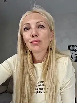 Snapshot of Monna chatting on 02-22-25, 02:19 Monna online show from 02-22-25, 02:19