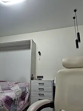 Snapshot of Monna chatting on 03-17-25, 05:05 Monna online show from 03-17-25, 05:05