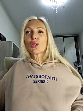 Snapshot of Monna chatting on 11-01-25, 06:21 Monna online show from 11-01-25, 06:21