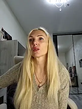 Snapshot of Monna chatting on 12-04-25, 02:37 Monna online show from 12-04-25, 02:37