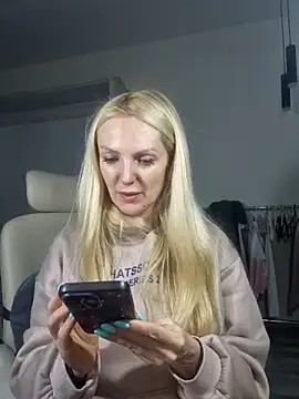 Snapshot of Monna chatting on 02-05-26, 04:00 Monna online show from 02-05-26, 04:00