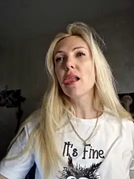 Snapshot of Monna chatting on 02-26-26, 06:40 Monna online show from 02-26-26, 06:40