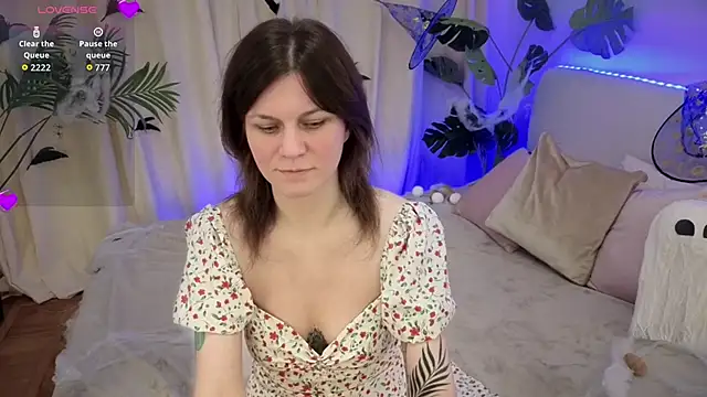 TinaMelt online show from 10-14-25, 06:52