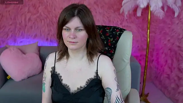 Snapshot of TinaMelt chatting on 05-15-26, 06:48 TinaMelt online show from 05-15-26, 06:48