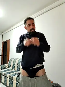 Snapshot of Nonsoilmionome89 chatting on 04-15-26, 06:37 Nonsoilmionome89 online show from 04-15-26, 06:37