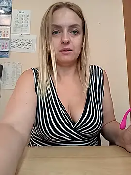 Ami Foxy online show from 08-05-26, 06:27