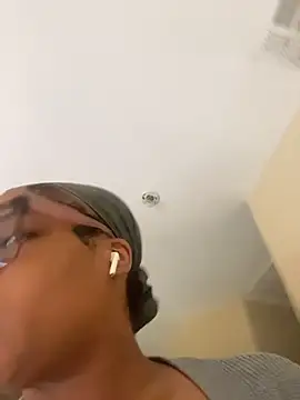 caramel  cremes online show from 11-05-25, 02:28