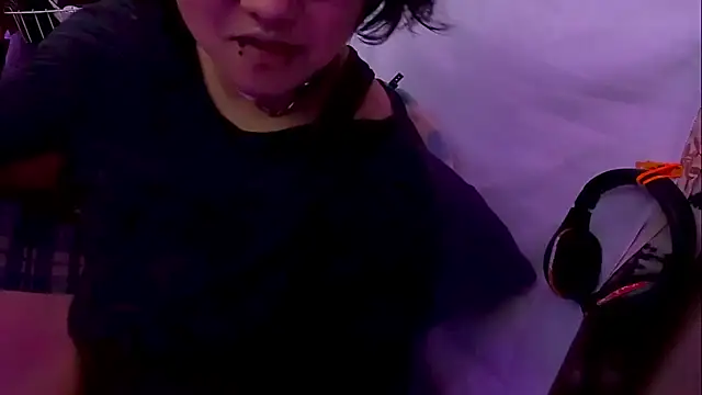 Snapshot of Ftm_Bunny chatting on 12-22-25, 10:45 Ftm Bunny online show from 12-22-25, 10:45