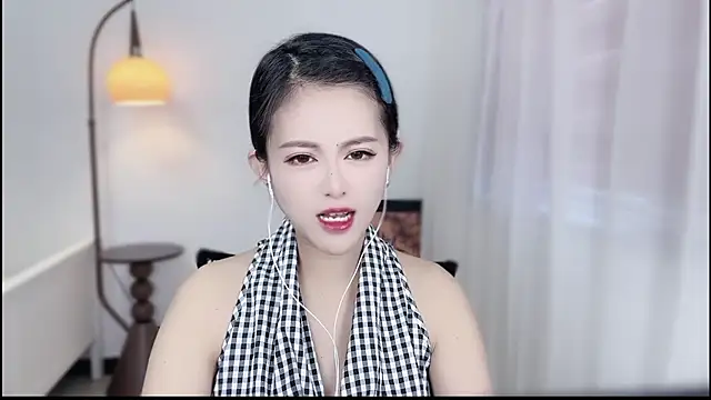 Snapshot of Musae7 chatting on 11-18-25, 02:17 Musae7 online show from 11-18-25, 02:17