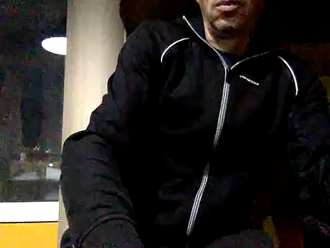 Snapshot of adiluci1 chatting on 11-23-25, 03:39 adiluci1 online show from 11-23-25, 03:39