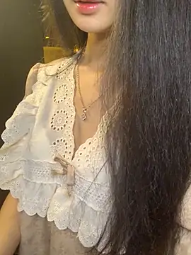 Snapshot of Nhinhi18 chatting on 05-14-26, 02:57 Nhinhi18 online show from 05-14-26, 02:57