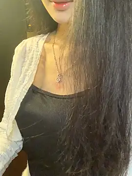 Snapshot of Nhinhi18 chatting on 05-18-26, 04:13 Nhinhi18 online show from 05-18-26, 04:13