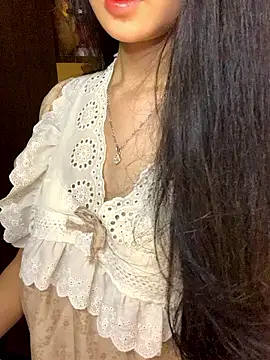 Snapshot of Nhinhi18 chatting on 05-28-26, 03:20 Nhinhi18 online show from 05-28-26, 03:20