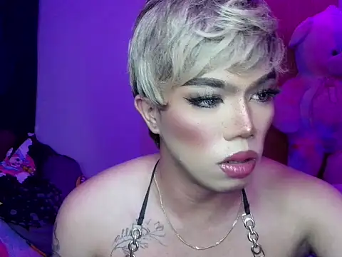Snapshot of Queen_alena chatting on 06-11-26, 12:32 Queen alena online show from 06-11-26, 12:32