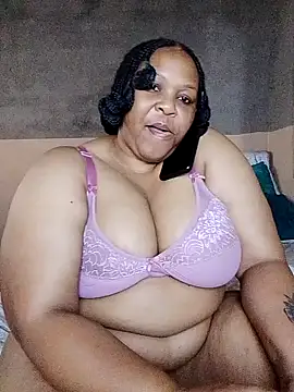 Snapshot of Moretl chatting on 04-14-26, 12:00 Moretl online show from 04-14-26, 12:00