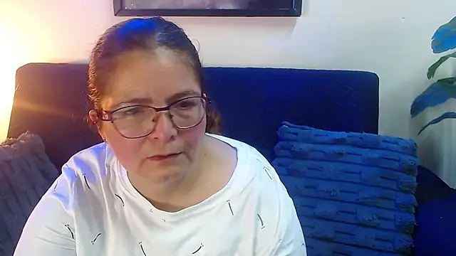 Snapshot of Linda_banks_ chatting on 06-21-26, 01:30 Linda banks online show from 06-21-26, 01:30