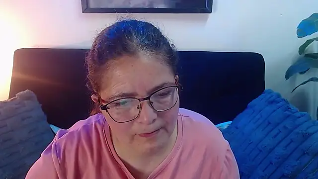 Snapshot of Linda_banks_ chatting on 06-25-26, 02:11 Linda banks online show from 06-25-26, 02:11