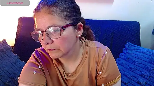 Snapshot of Linda_banks_ chatting on 07-02-26, 02:00 Linda banks online show from 07-02-26, 02:00